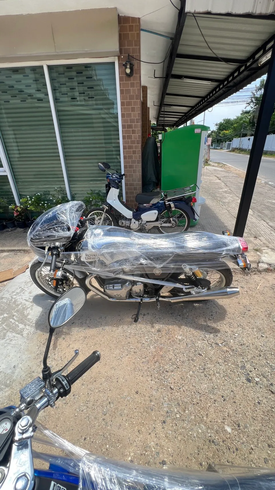 Royal Enfield Continental GT shrink-wrapped for transport